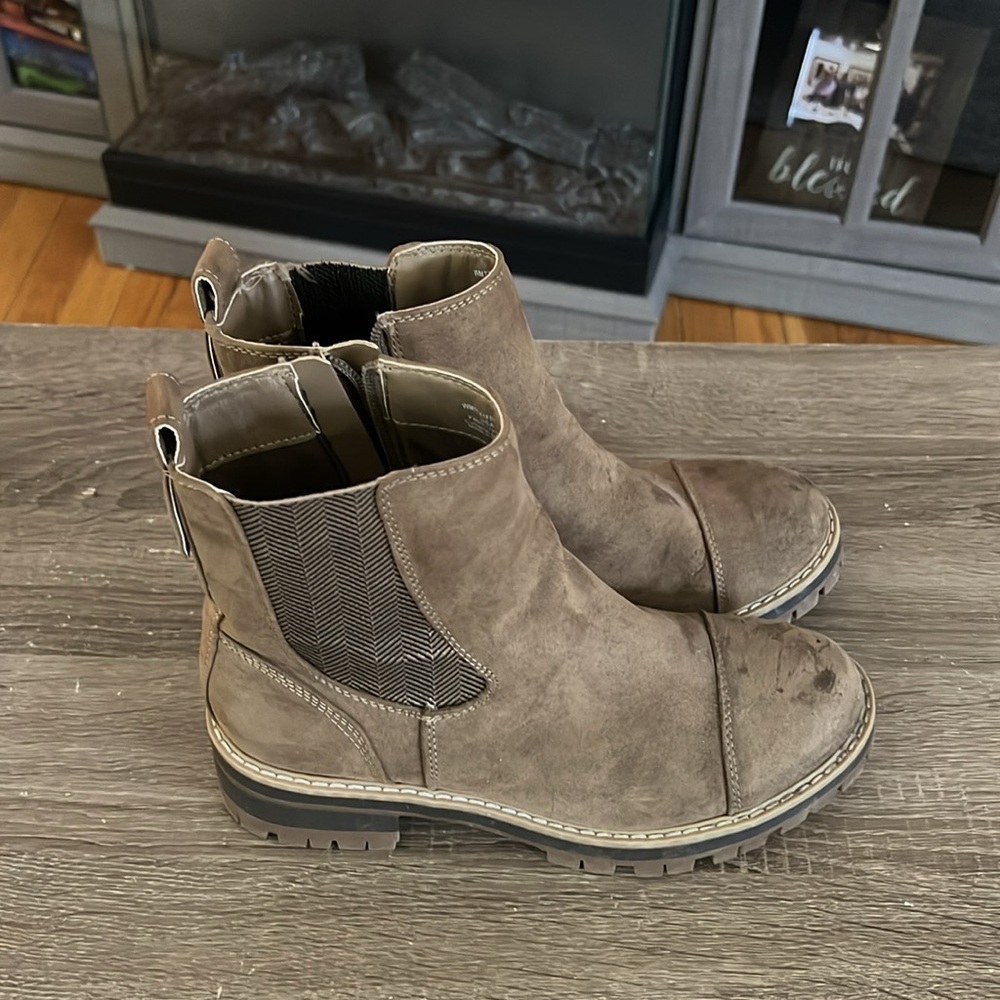 Boots - Picture 2 of 9